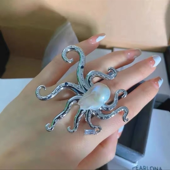 Octopus Statement Pearl Adjustable Ring - Picture 12 of 13